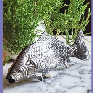 Metal fish card holder